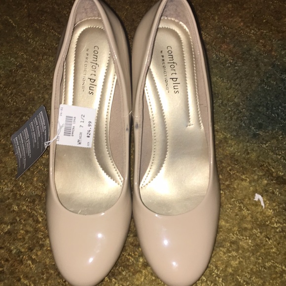 NWT- cream high heels - Picture 1 of 3